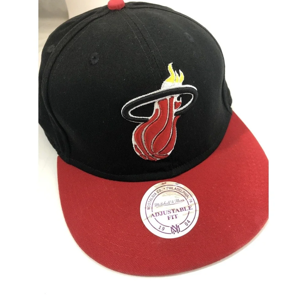 Mitchell & Ness Miami Heat NBA Snapback Hat Black Red Hardwood Classics Cap
